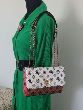Guess White and Tan Patterned Chain Shoulder Bag